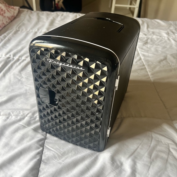 New mini refrigerator by Frigidaire - Picture 2 of 12